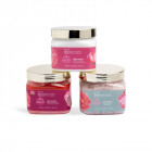 IDC INSTITUTE vonios rinkinys Scented Garden Peony 3 poz. 470g kūno šveitiklis, 410g vonios druska, 300g kūno losjonas